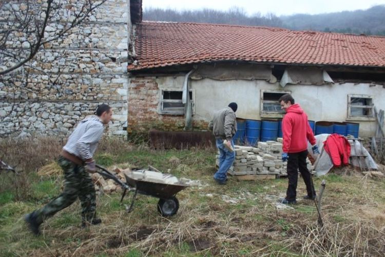 Сдружение "Устремени" с доброволническа помощ за манастира "Света Петка Мулдавска" 