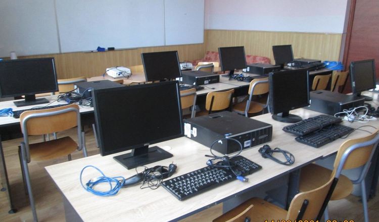 Фирма дари 8 компютърни конфигурации на училище "Кирил и Методий"
