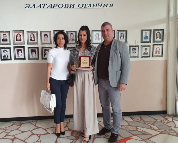 Златаровци получиха дипломите си