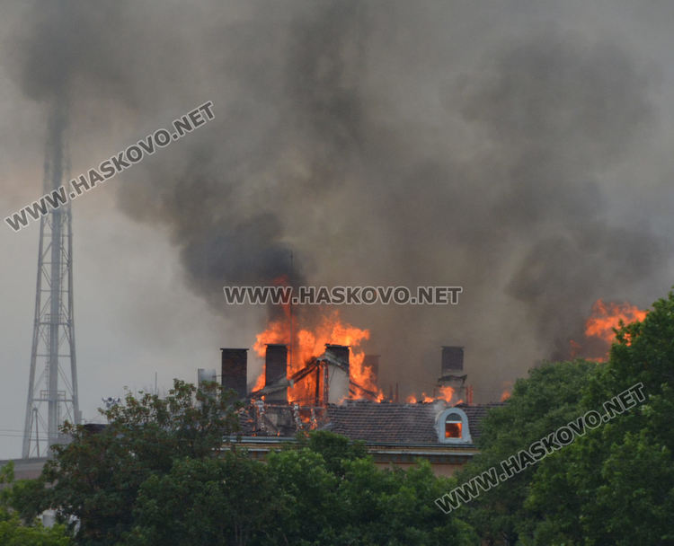 Скара подпалила комина в административната сграда на „Неохим“