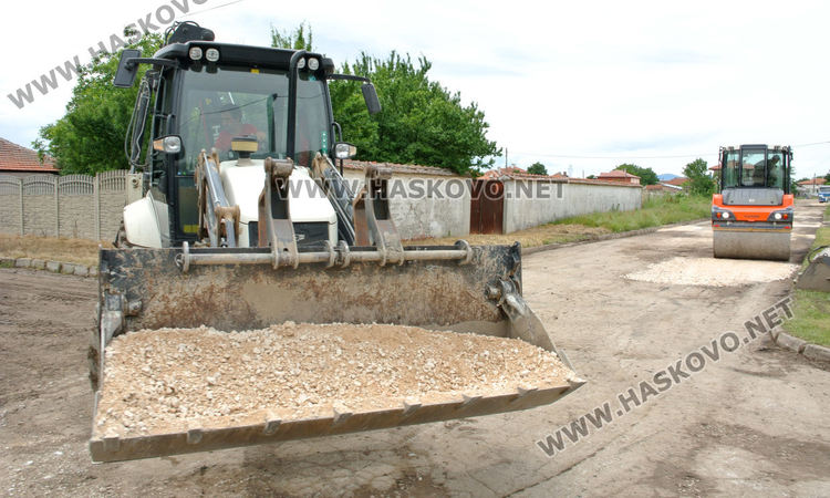 Нов асфалт за най-натоварената улица в Конуш