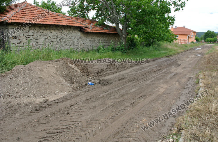 Нов асфалт за най-натоварената улица в Конуш