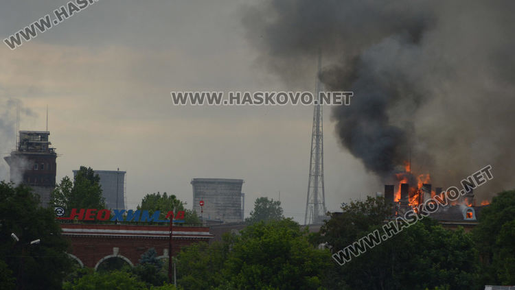 Скара подпалила комина в административната сграда на „Неохим“