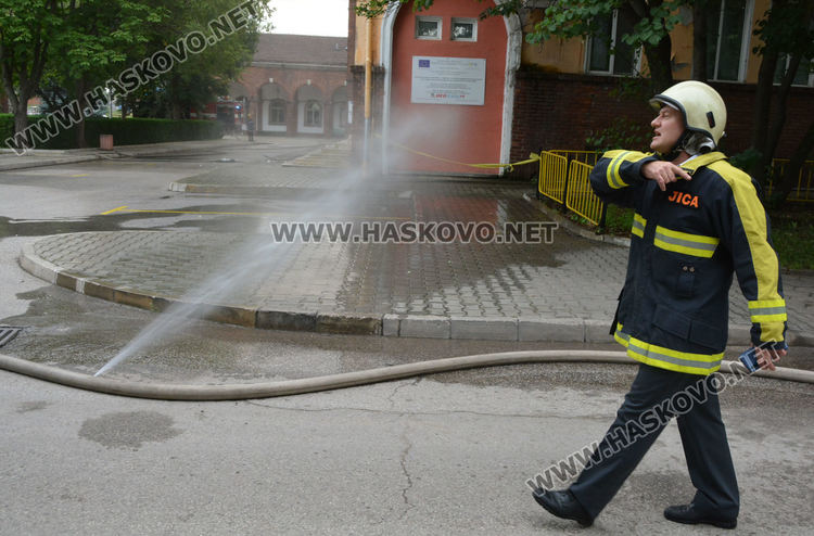 Скара подпалила комина в административната сграда на „Неохим“