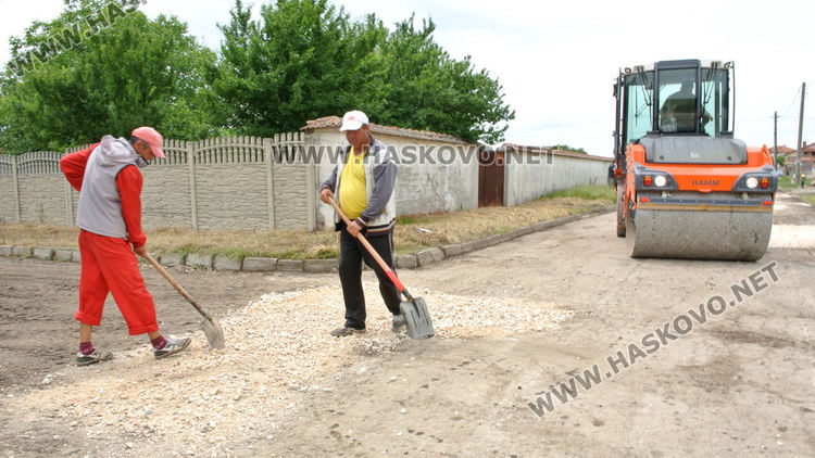 Нов асфалт за най-натоварената улица в Конуш