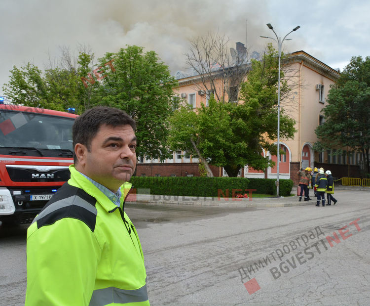 Пожарът в „Неохим“ локализиран, кметът Димов благодари на огнеборците