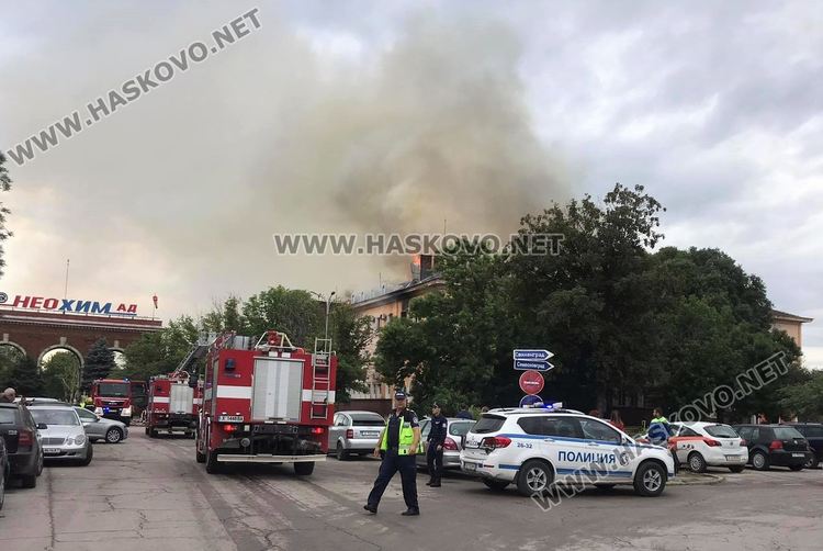 Пожар в административна сграда на  „Неохим“  /видео/