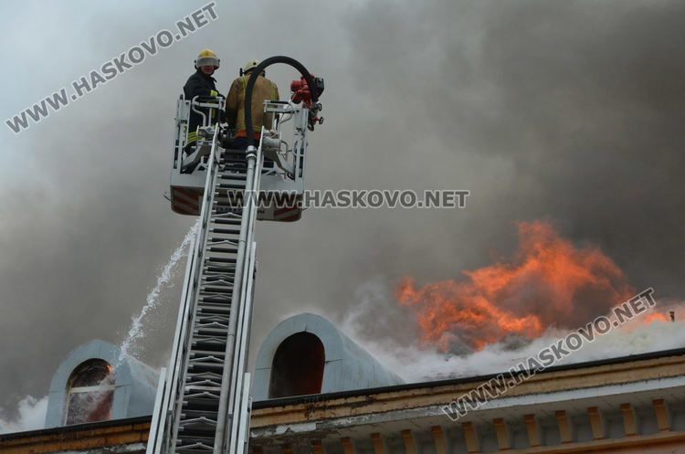 Скара подпалила комина в административната сграда на „Неохим“