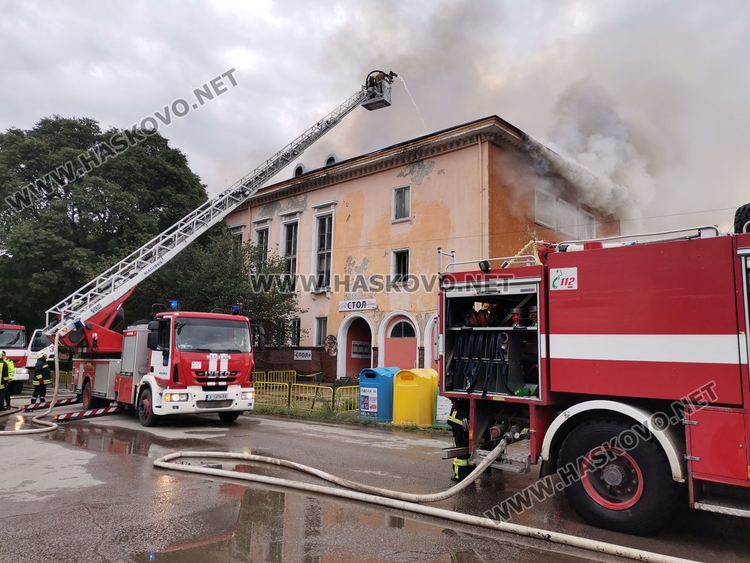 Скара подпалила комина в административната сграда на „Неохим“