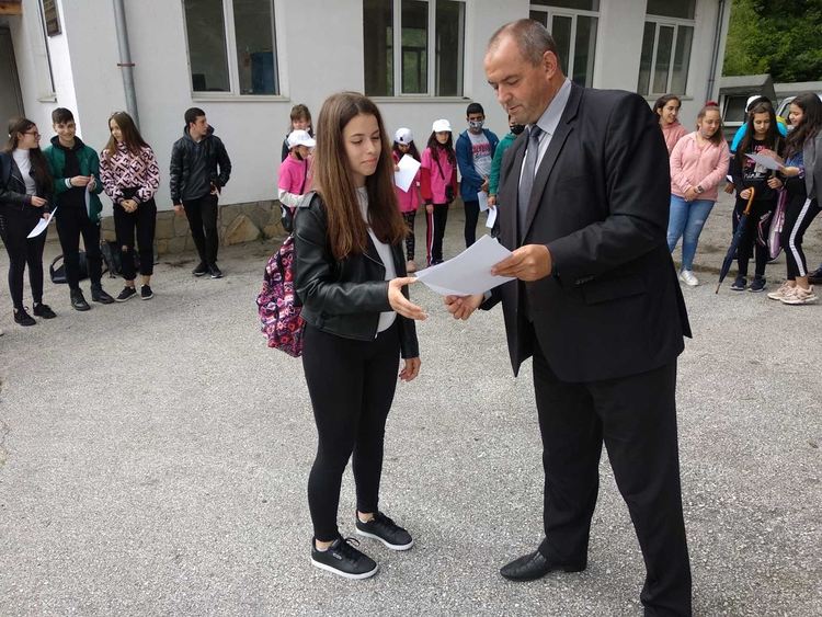 Ученици от Смолян посетиха Академията на МВР, стреляха и с малокалибрено оръжие