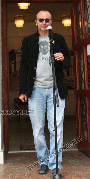 След Ина Иванова, Димитър Атанасов-Шърата в пърформанса “Театърът и поетите”