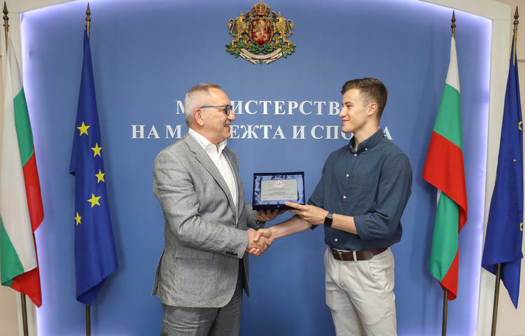 Почетни плакети за Дарина Пашова и Тихомир Баротев от министъра на спорта