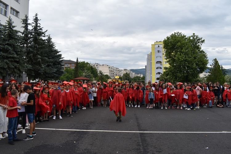 150 пълни отличници  в "Славейков"