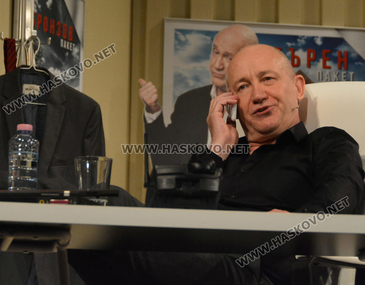 Христо Шопов в премиерната постановка  „Не е за телефон“ на Хасковския театър