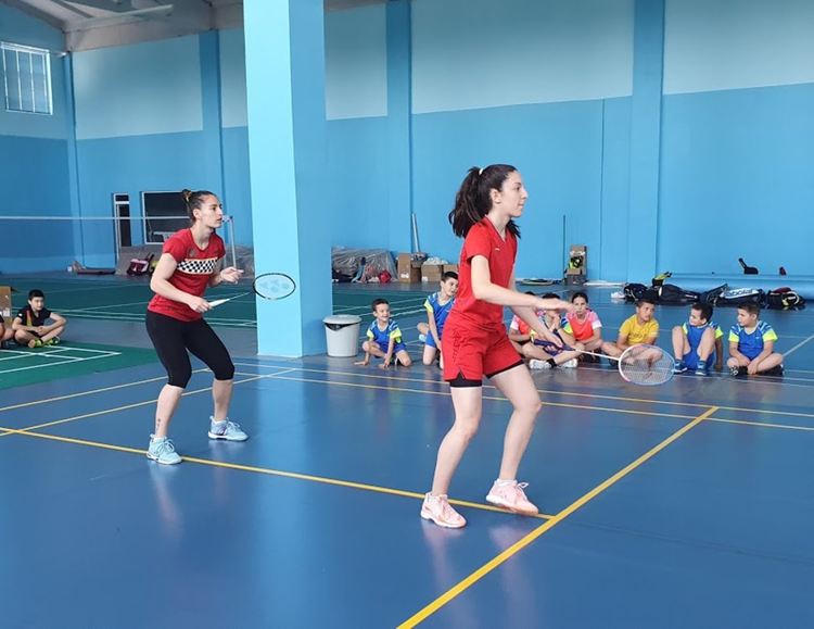 Сестри Стоеви дойдоха за откриването на залата за бадминтон