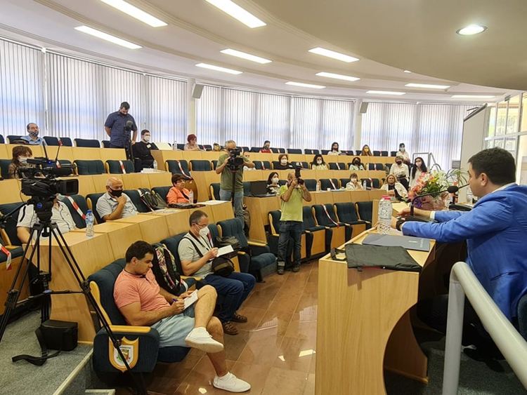 Железница, телефон, телевизия, авиация, грамофон, mp3: "Светът на българина през ХХ век"