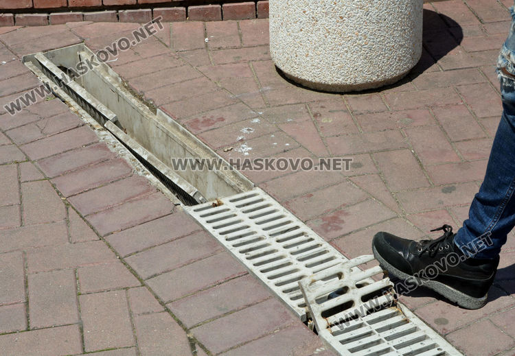 Хасковлия сигнализира за счупени решетки в центъра