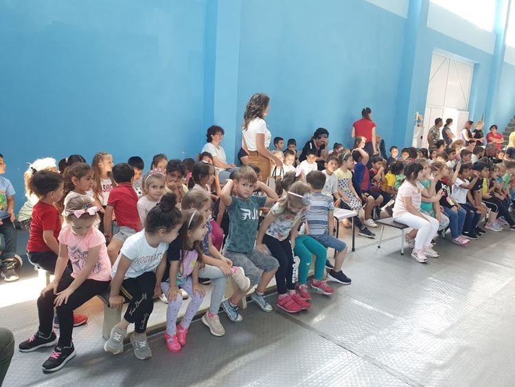 Сестри Стоеви дойдоха за откриването на залата за бадминтон