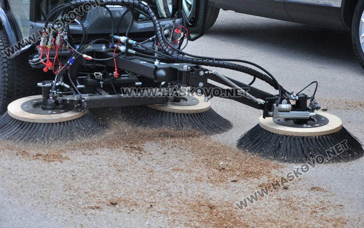 Пускат многофункционални машини за по-чиста градска среда в Хасково