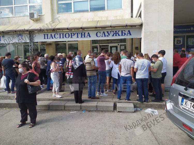 Мухаррем Хълми: Извадих си лични документи без връзки,служителите бяха образец на отзивчивост и любезност