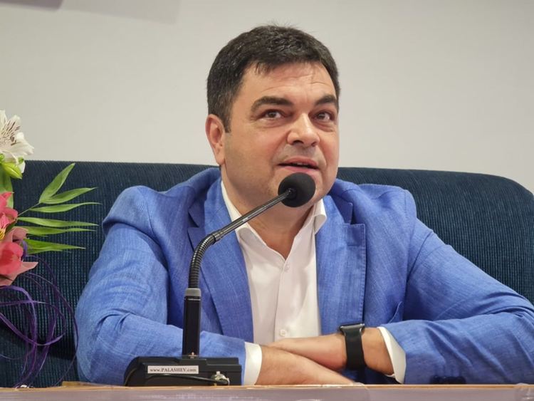 Железница, телефон, телевизия, авиация, грамофон, mp3: "Светът на българина през ХХ век"