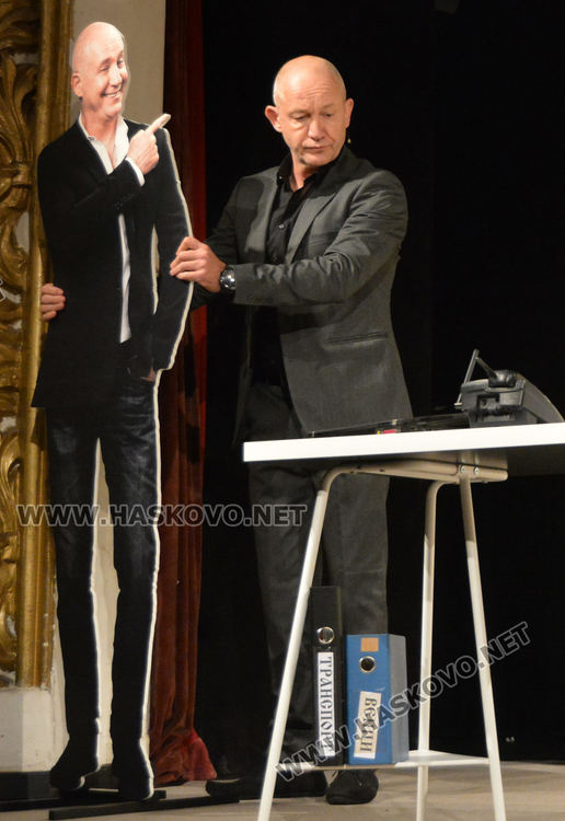 Христо Шопов в премиерната постановка  „Не е за телефон“ на Хасковския театър