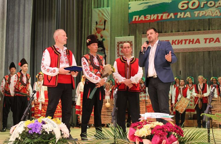 Хасковският ансамбъл „Китна Тракия“ отбеляза 60 г. с концерт
