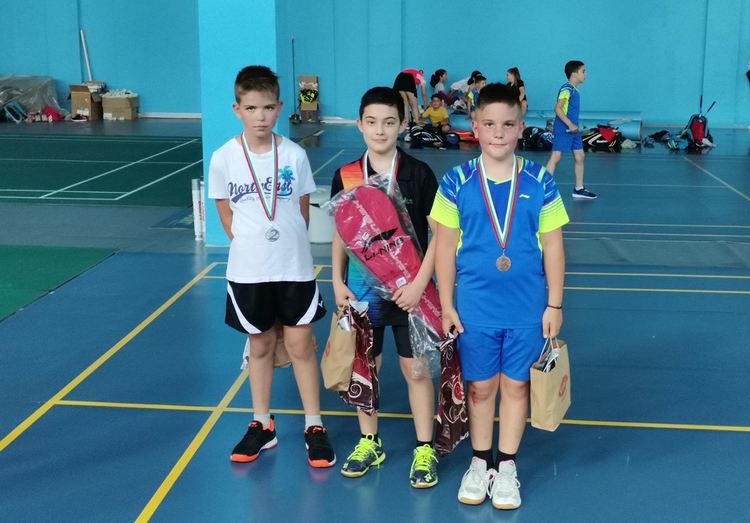 Първи турнир по бадминтон за деца проведоха в новата зала 