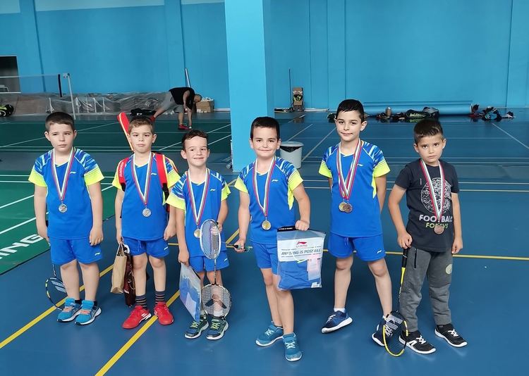 Първи турнир по бадминтон за деца проведоха в новата зала 