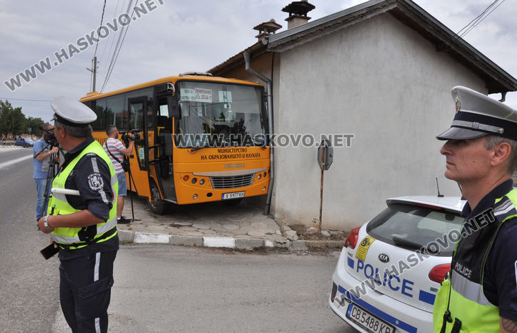 Намерили шофьора на катастрофиралия в Козлец автобус по лице на земята и окървавен