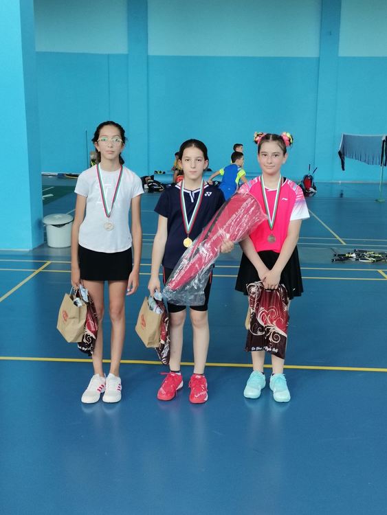 Първи турнир по бадминтон за деца проведоха в новата зала 