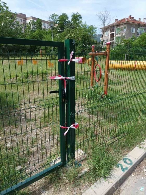 Временно затварят зона за разходка на кучета в кв."Запад"