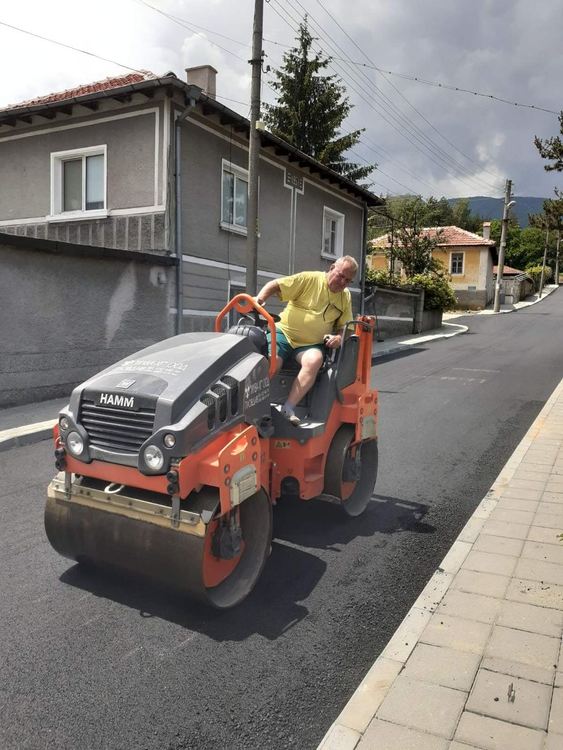 Ремонтираха ул."Отец Паисий" в село Долнослав (снимки)