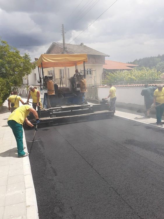 Ремонтираха ул."Отец Паисий" в село Долнослав (снимки)