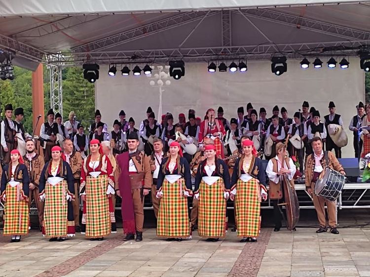 Амфитеатърът пълен с  хора за празника на Смолян, кулминацията е тази вечер