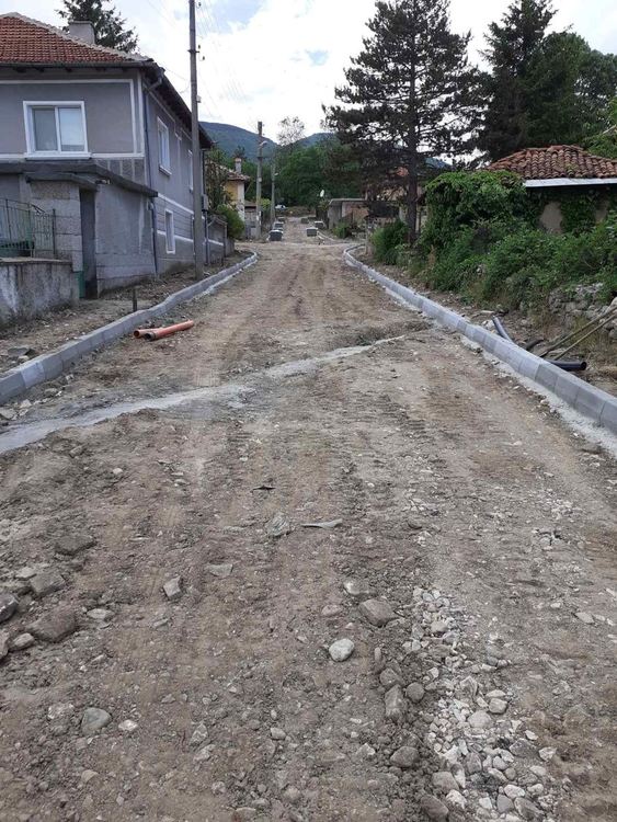 Ремонтираха ул."Отец Паисий" в село Долнослав (снимки)