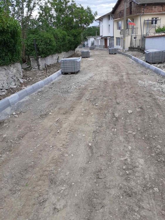 Ремонтираха ул."Отец Паисий" в село Долнослав (снимки)