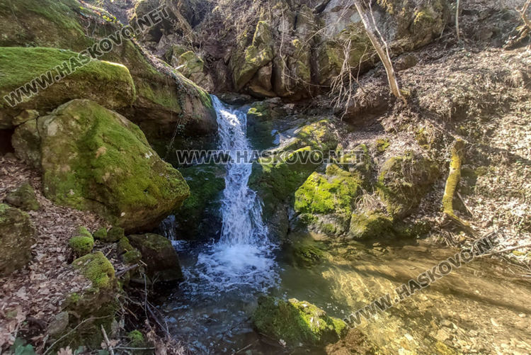 Приятна разходка за цялото семейство до "Тайните водопади" край Малко градище