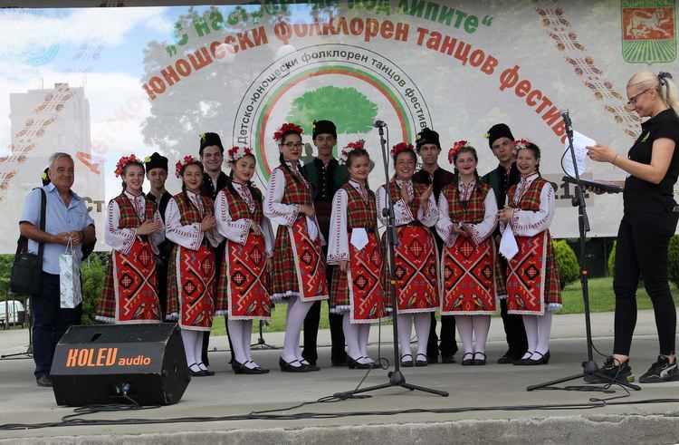  „Южняци“ с купата на кмета на Стара Загора на фолклорния юношески фестивал в града под липите