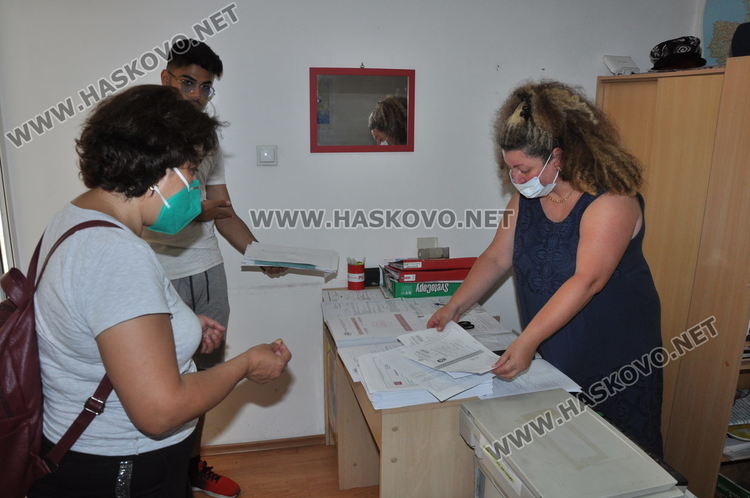 200 подадоха в Хасково документи за университети, наплив за местата за педагози