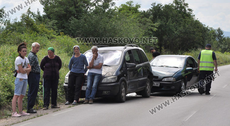 26-годишна пострада при катастрофа между два Опела край птицекомбината