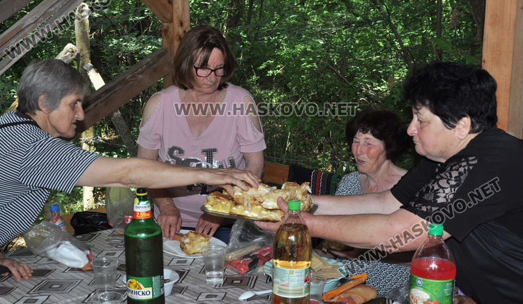 На Свети дух изцелен мъж даде курбан край Орлово