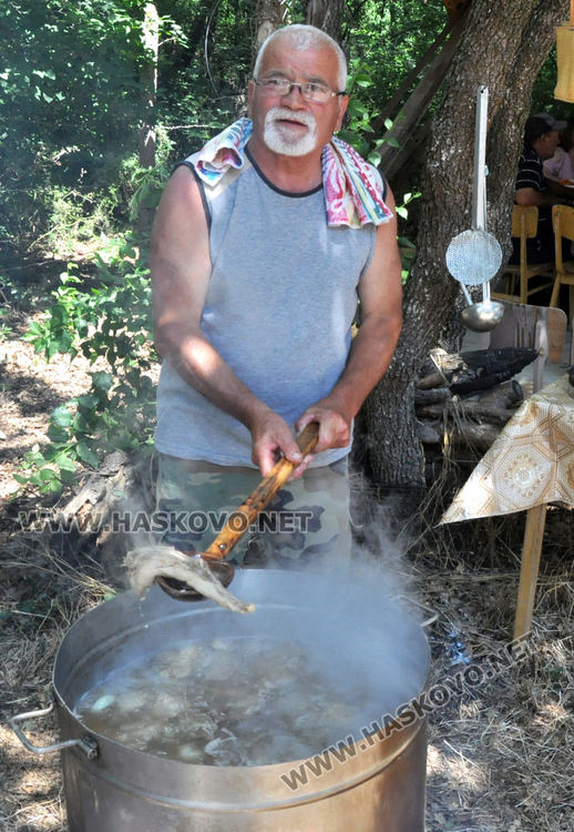 На Свети дух изцелен мъж даде курбан край Орлово