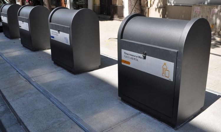 Нови модерни съдове за смет разполагат в Перник