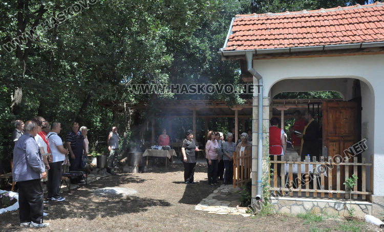 На Свети дух изцелен мъж даде курбан край Орлово