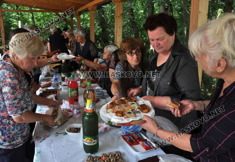 На Свети дух изцелен мъж даде курбан край Орлово