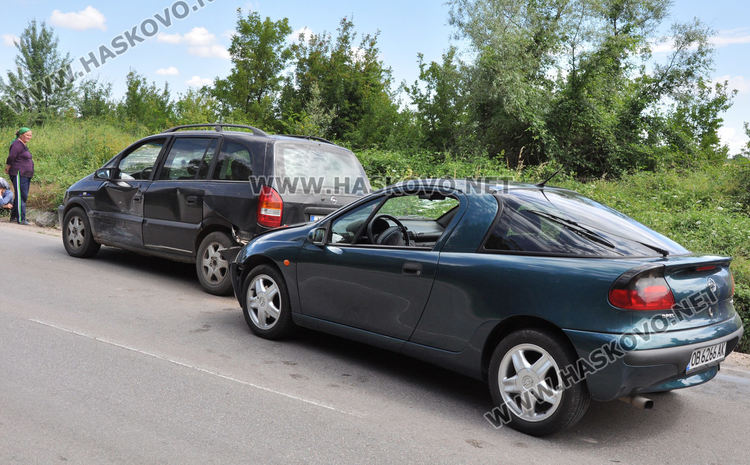 26-годишна пострада при катастрофа между два Опела край птицекомбината