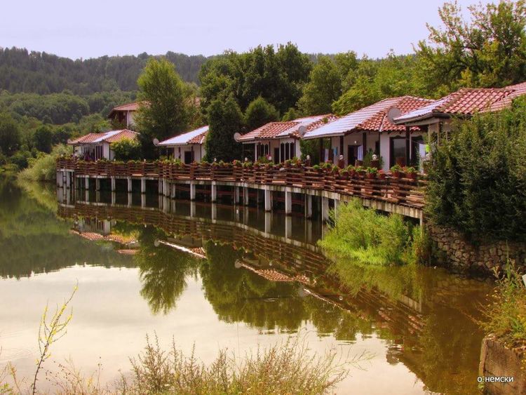 Тежка катастрофа с двама младежи при ваканционното селище „Романтика”,единият е в кома