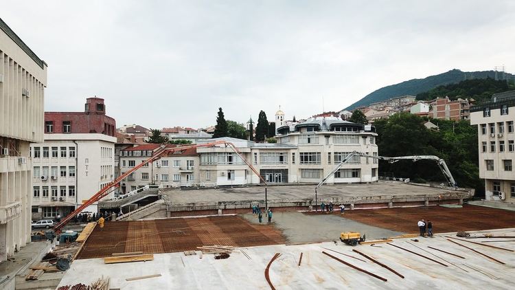 Приключва изграждането на конструктивната част от строежа на площад "Акад. Николай Хайтов"