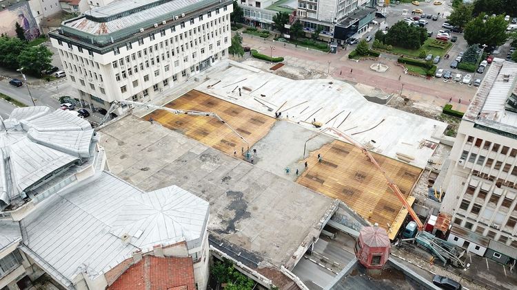 Приключва изграждането на конструктивната част от строежа на площад "Акад. Николай Хайтов"